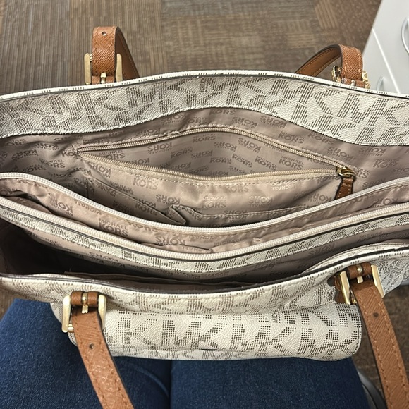 Michael Kors purse - Picture 2 of 3